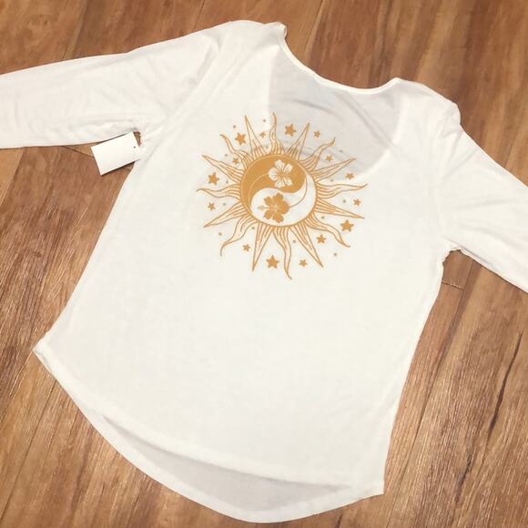 Stunner California White Long Sleeve Top with Golden Yin Yang Size Medium - Picture 3 of 7